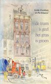 De tram is geel het gras is groen